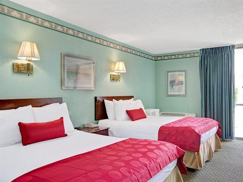 Hotel Ramada By Wyndham 2*