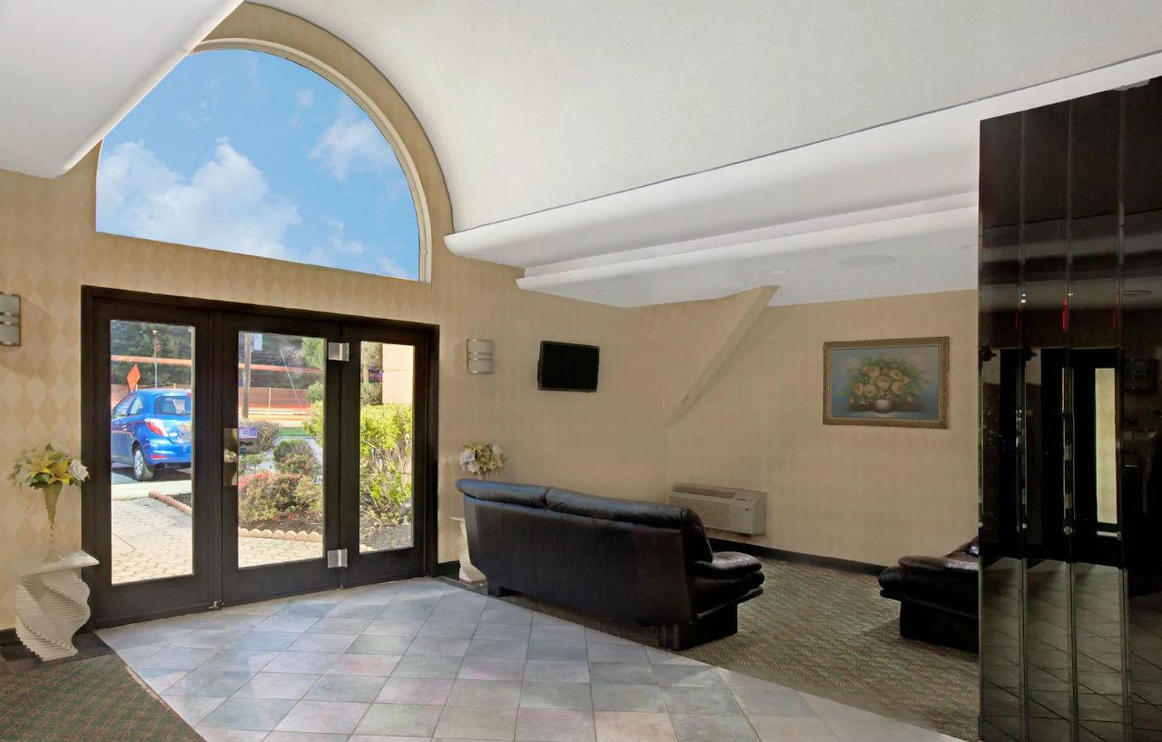 Ramada By Wyndham Hotel 2*