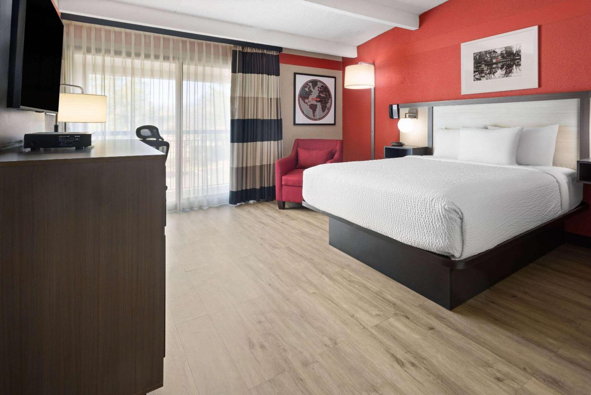 Ramada By Wyndham Hotel 2*