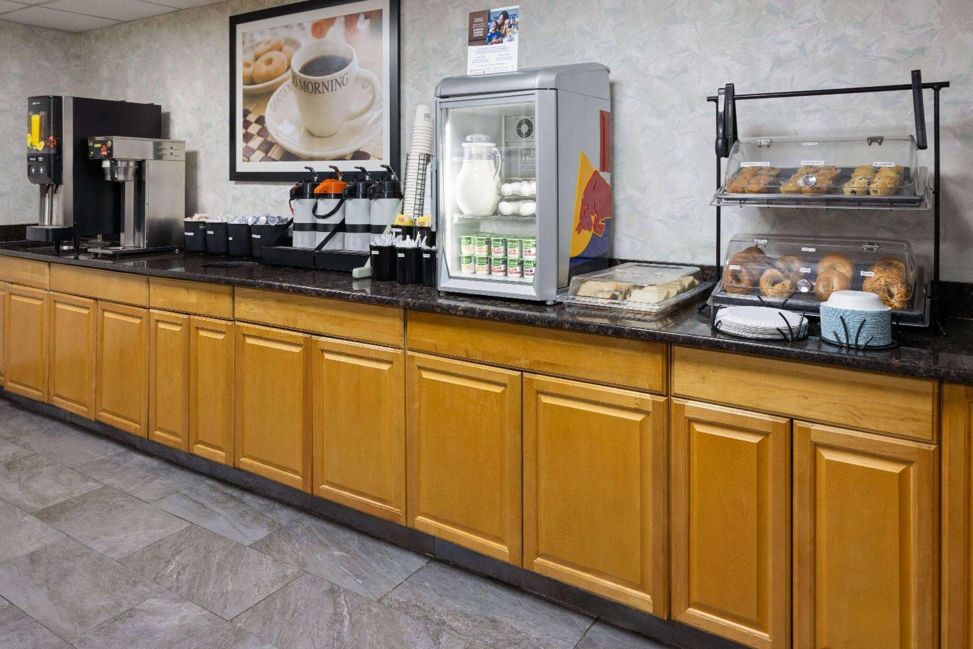 Hotel Ramada By Wyndham 2*
