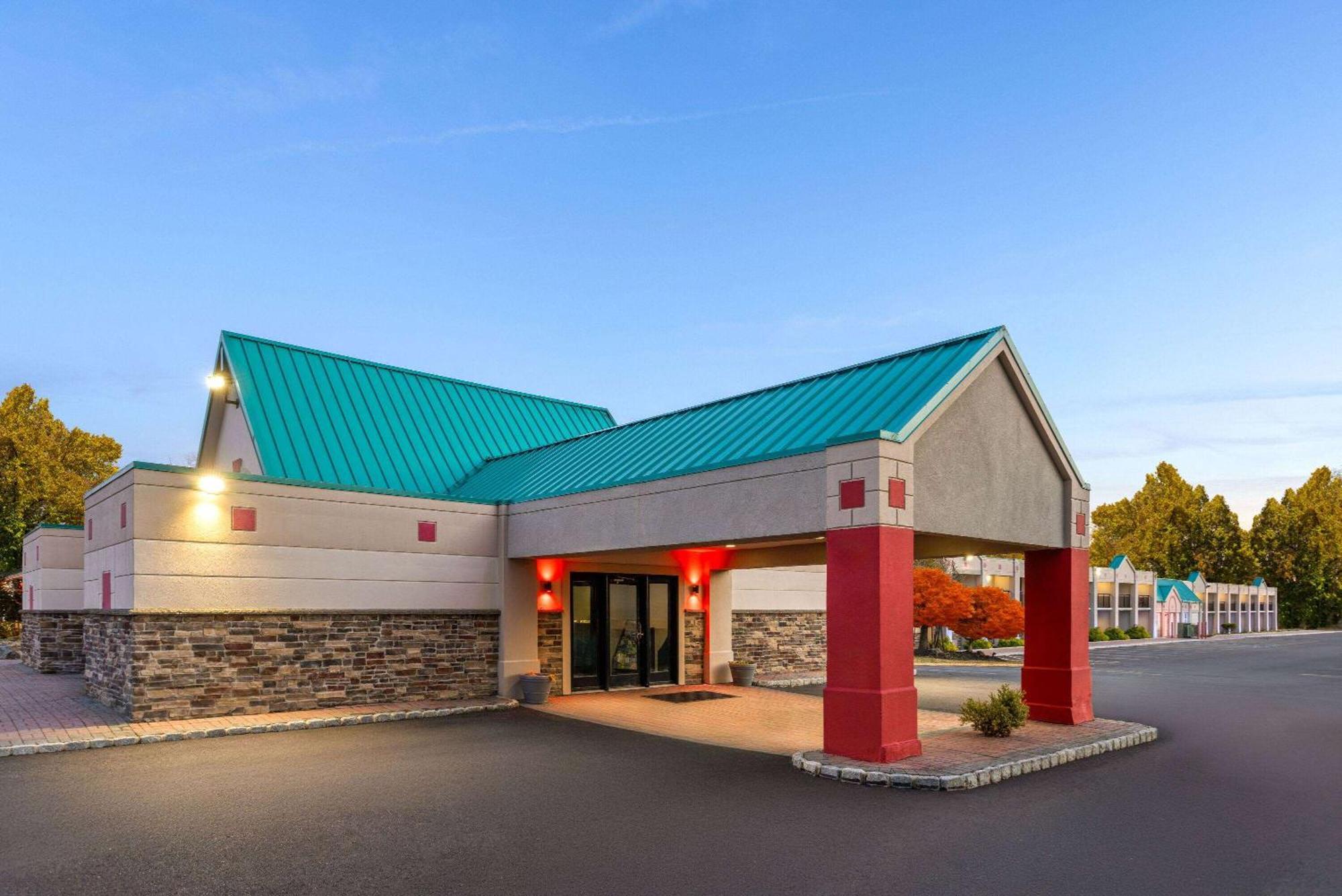 Ramada By Wyndham Hotel Parsippany