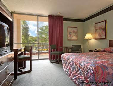 Ramada By Wyndham Hotel Parsippany