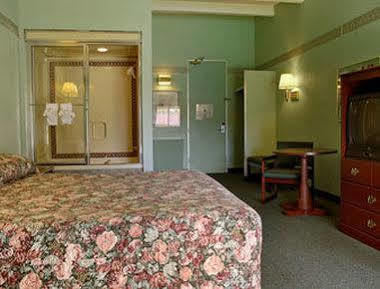Ramada By Wyndham Hotel Parsippany